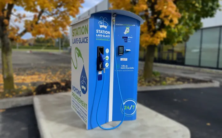 Borne Station Lave-Glace de la Ville de Saint-Hyacinthe en automne